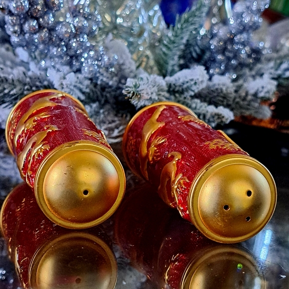 Bombay Company Salt and Pepper Shaker Set Reindeer Snowflake Holiday. NWOT - Picture 4 of 9